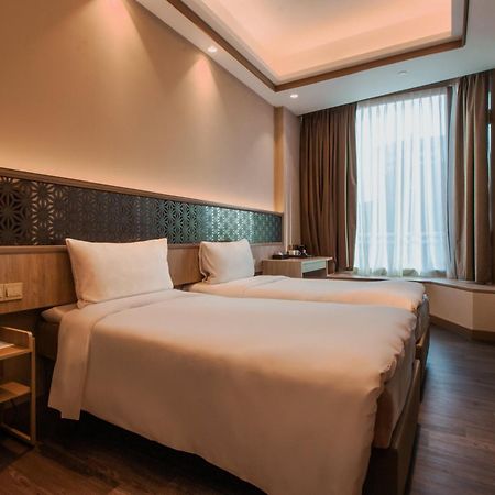 Aqueen Prestige Hotel Jalan Besar Singapore Exteriör bild