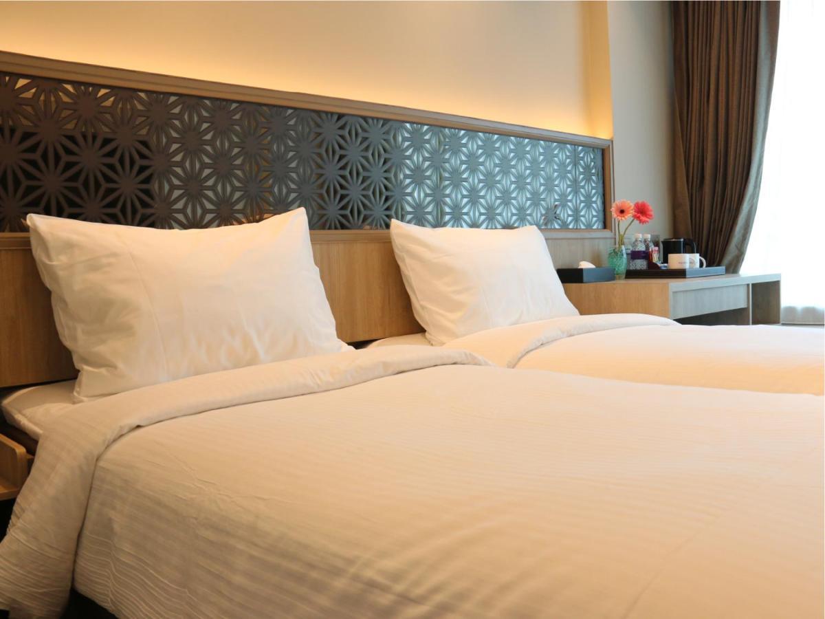 Aqueen Prestige Hotel Jalan Besar Singapore Exteriör bild