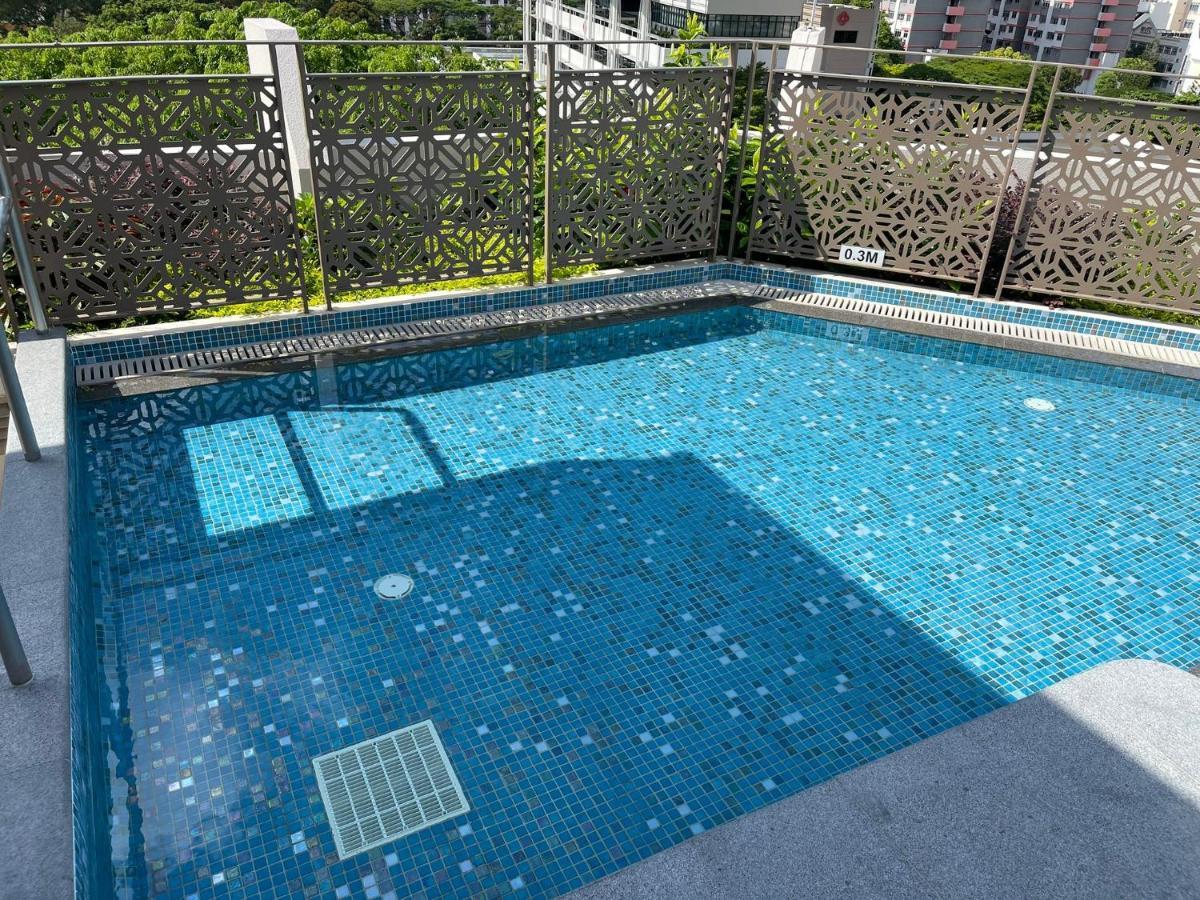 Aqueen Prestige Hotel Jalan Besar Singapore Exteriör bild