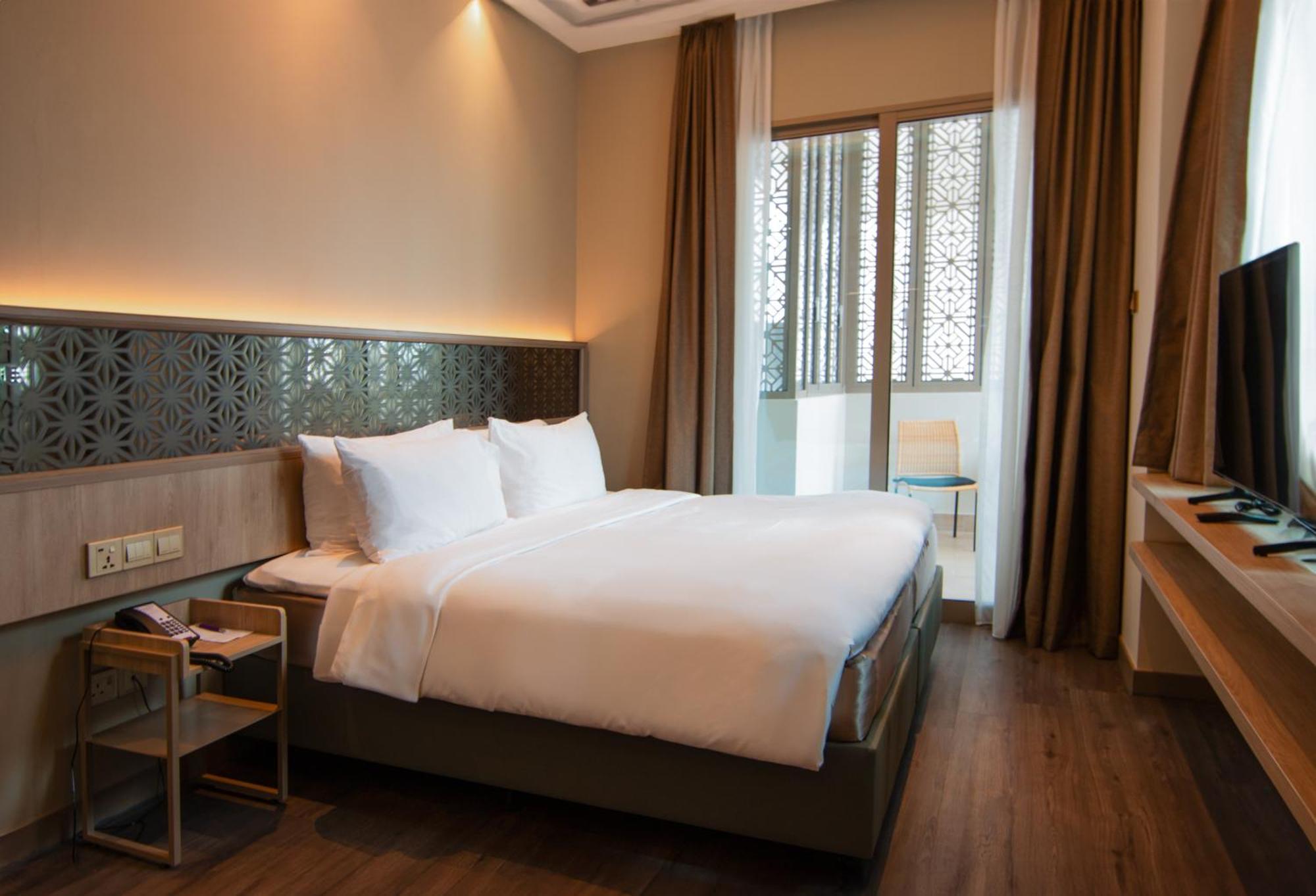 Aqueen Prestige Hotel Jalan Besar Singapore Exteriör bild