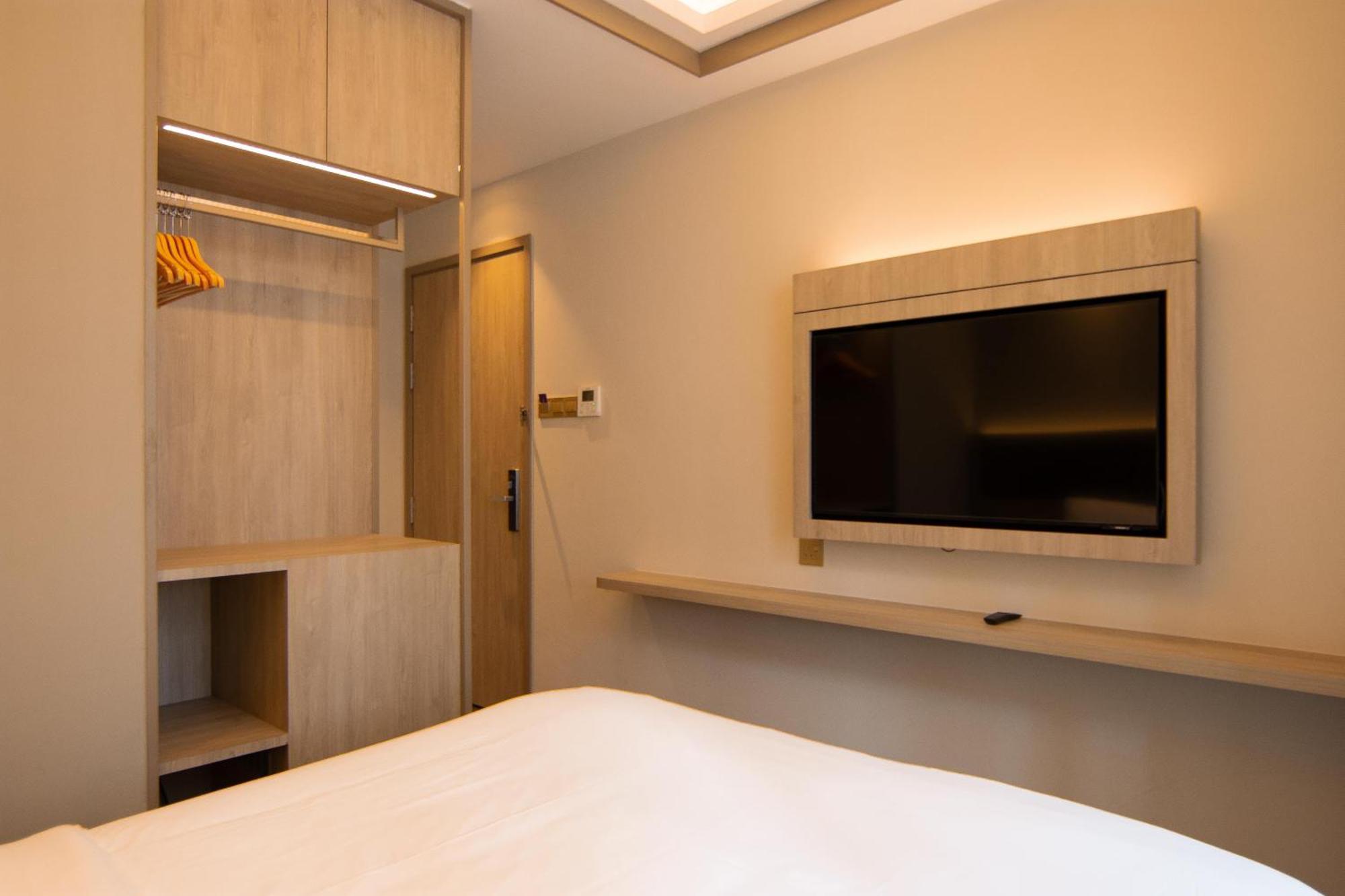 Aqueen Prestige Hotel Jalan Besar Singapore Exteriör bild