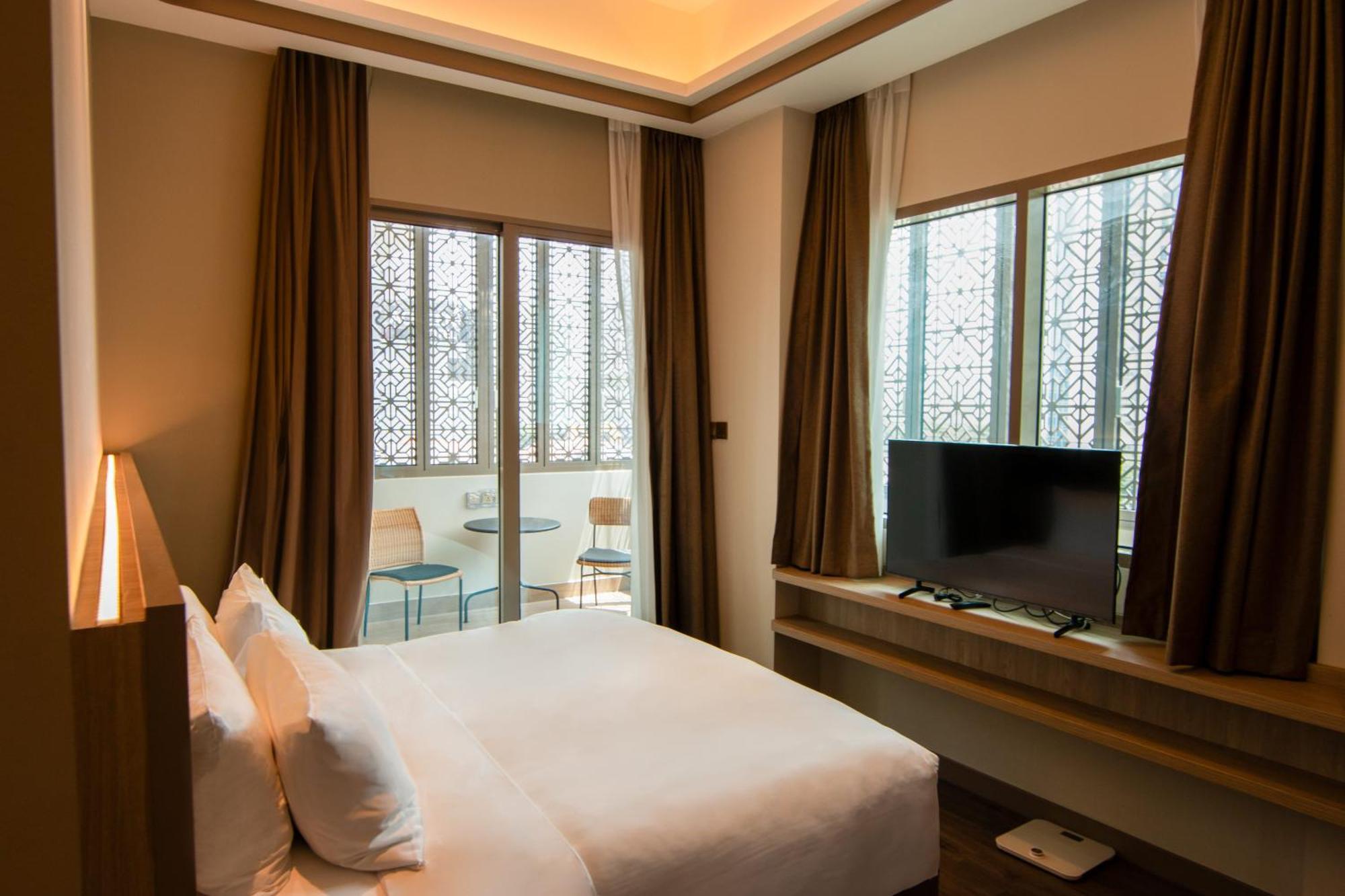 Aqueen Prestige Hotel Jalan Besar Singapore Exteriör bild