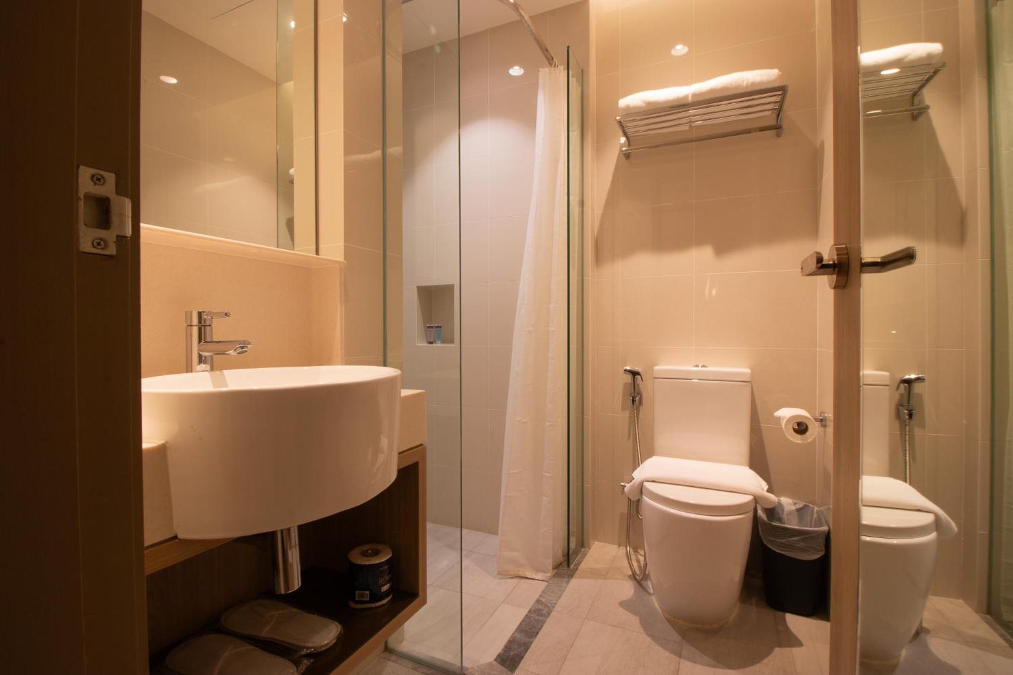 Aqueen Prestige Hotel Jalan Besar Singapore Exteriör bild