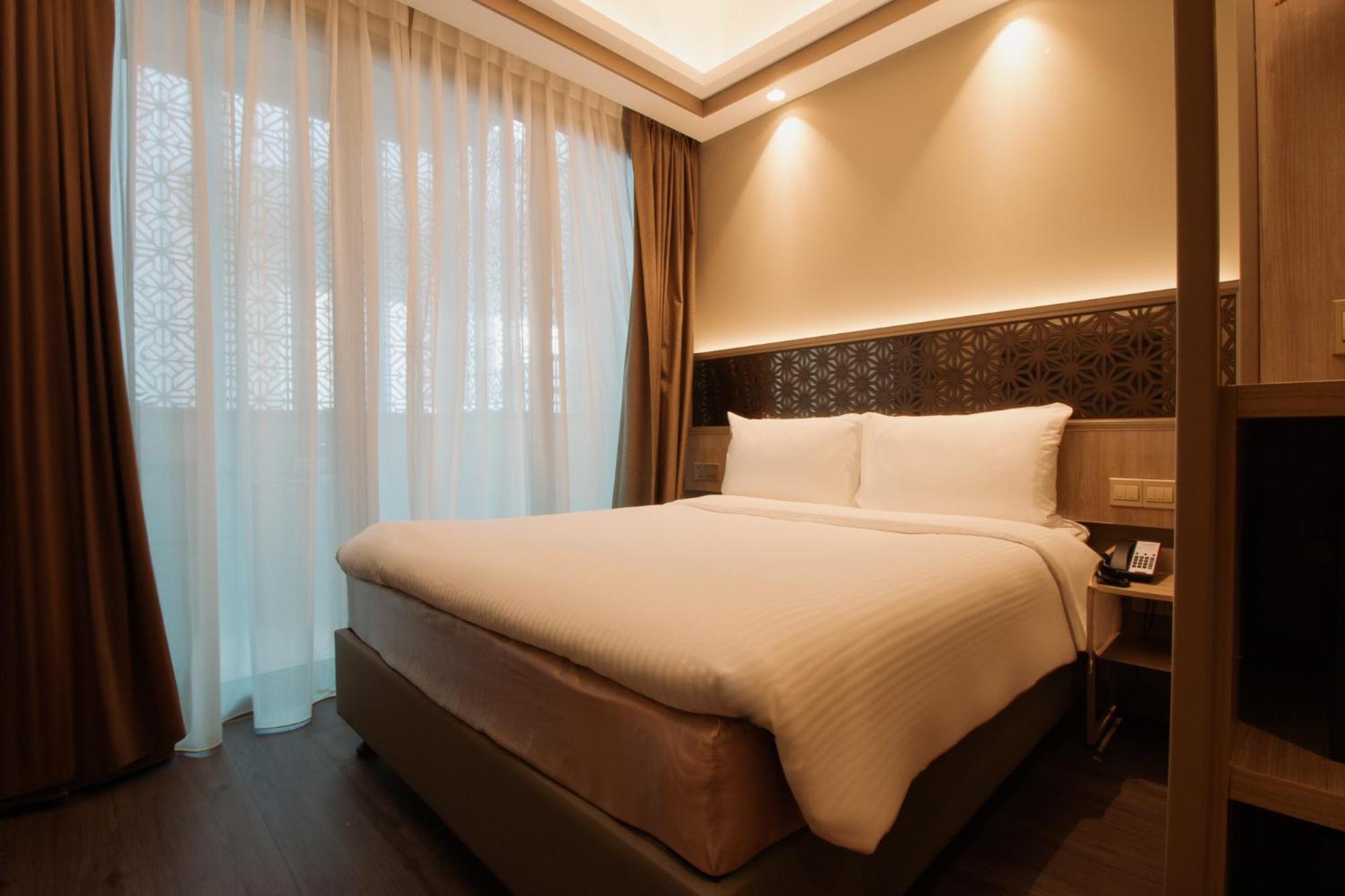 Aqueen Prestige Hotel Jalan Besar Singapore Exteriör bild