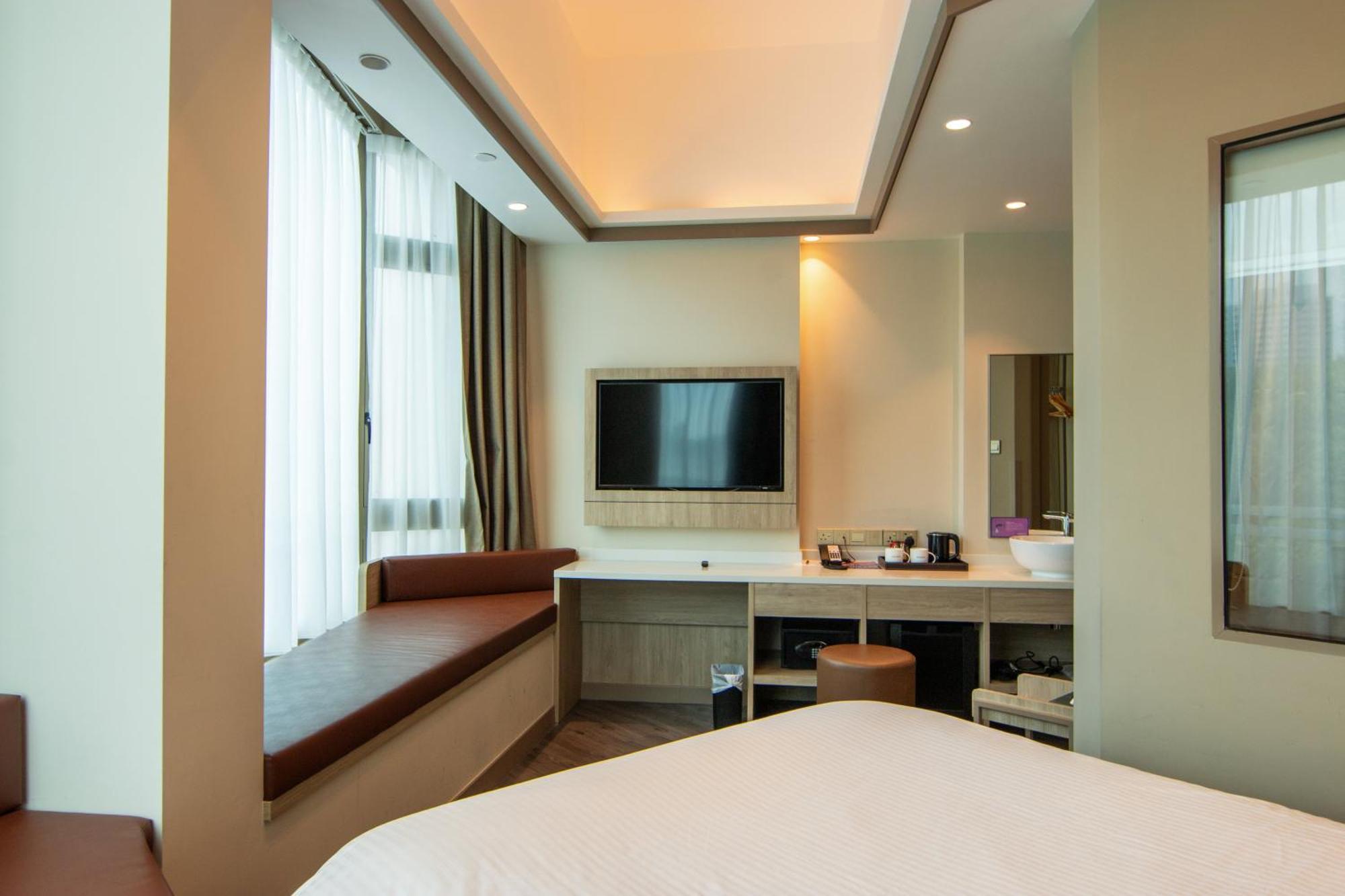 Aqueen Prestige Hotel Jalan Besar Singapore Exteriör bild