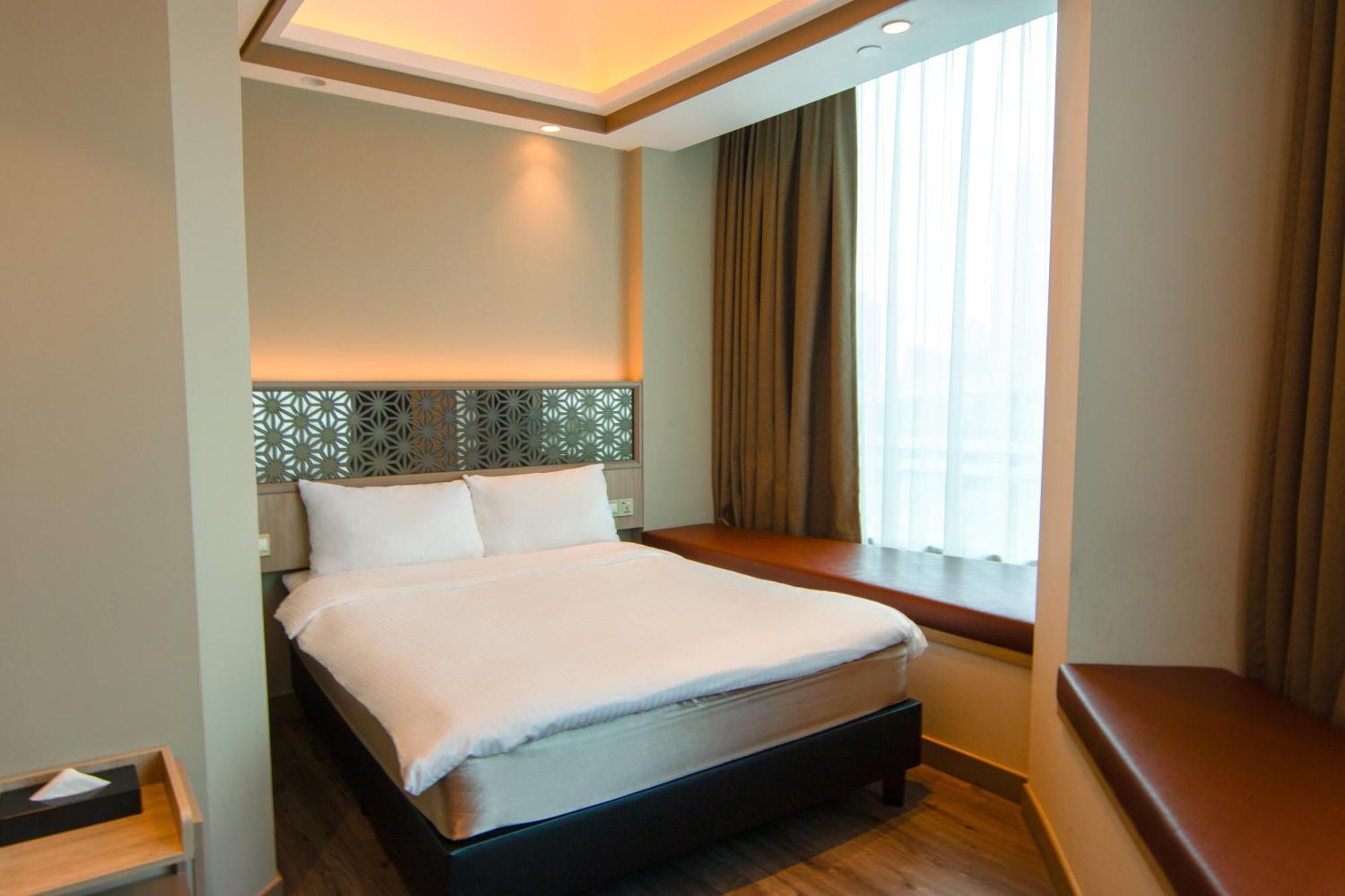 Aqueen Prestige Hotel Jalan Besar Singapore Exteriör bild