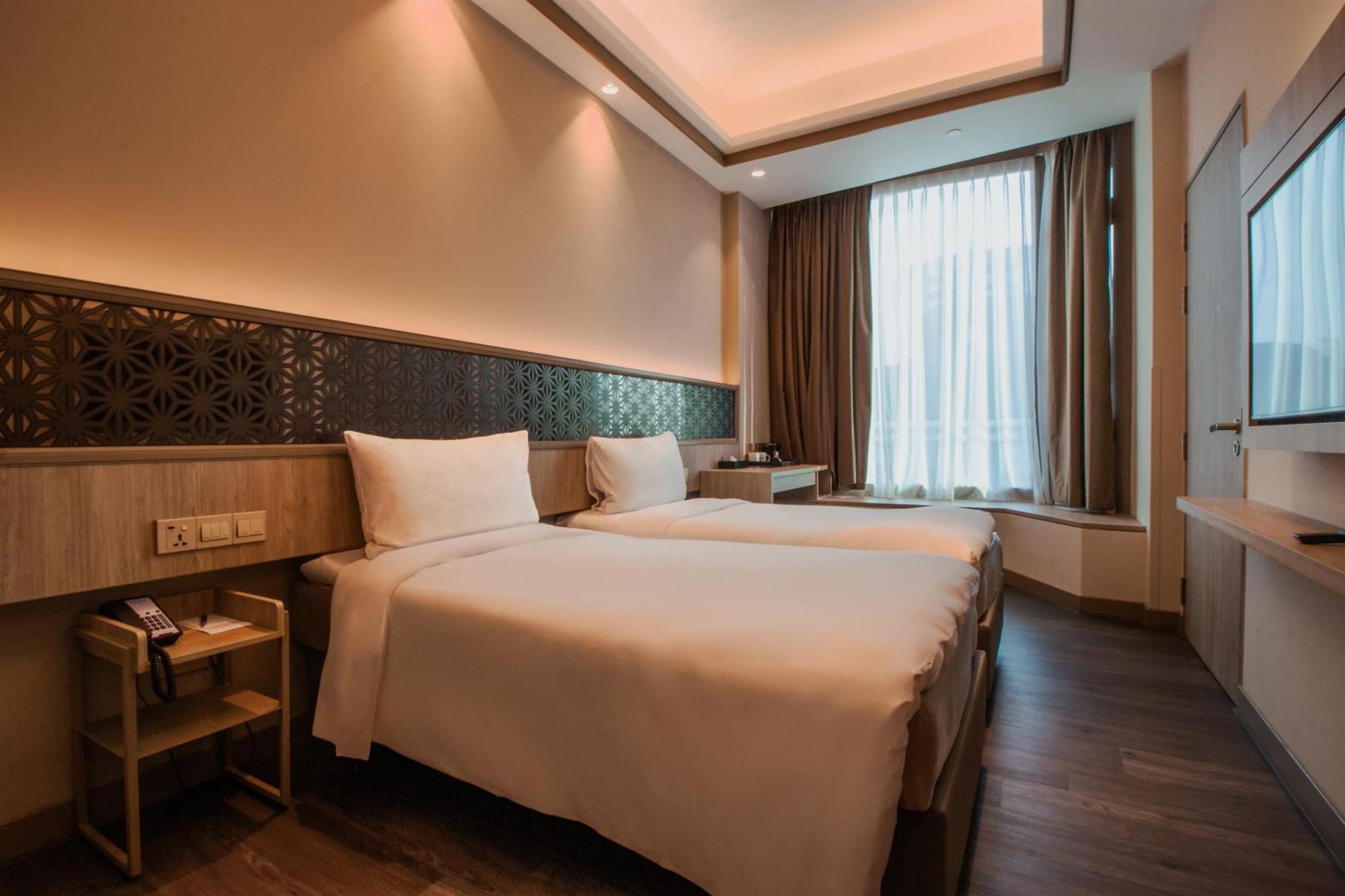 Aqueen Prestige Hotel Jalan Besar Singapore Exteriör bild