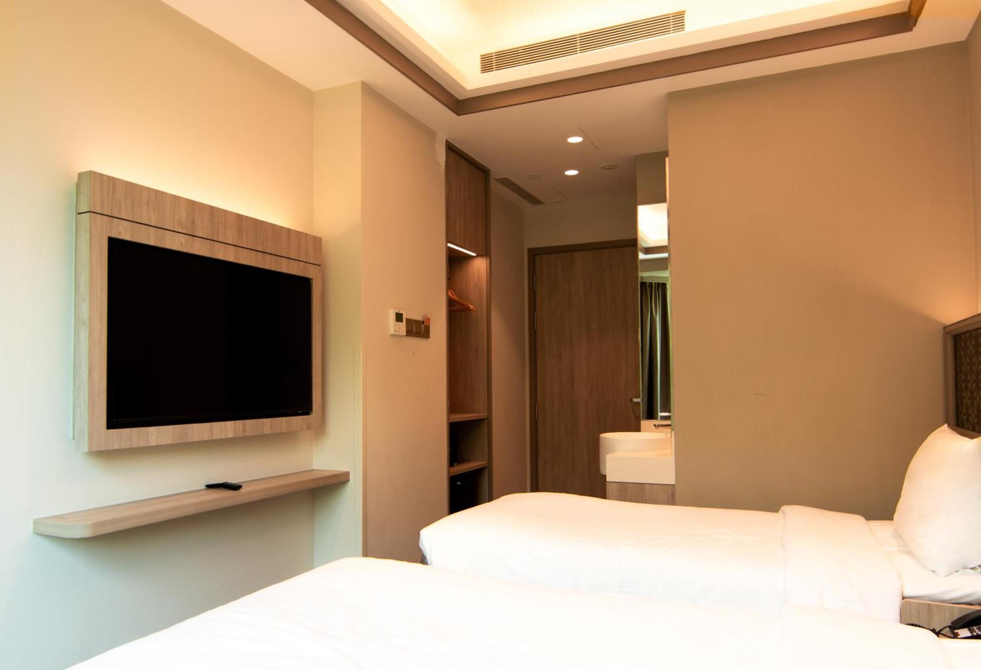 Aqueen Prestige Hotel Jalan Besar Singapore Exteriör bild